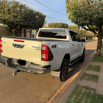 TOYOTA-HILUX-2022