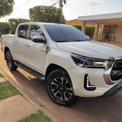 TOYOTA-HILUX-2.8 D-4D TURBO DIESEL CD SRX 4X4 AUTOMÁTICO TOYOTA-HILUX-2022