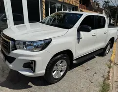 TOYOTA HILUX 2.8 SR 4X4 CD 16V DIESEL 4P AUTOMÁTICO TOYOTA HILUX 2.8 SR 4X4 CD 16V DIESEL 4P AUTOMÁTICO