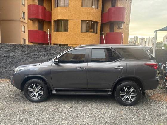 TOYOTA HILUX SW4 2.7 SRV 7 LUGARES 4X2 16V FLEX 4P AUTOMÁTICO