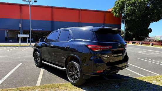 TOYOTA-HILUX SW4-2023