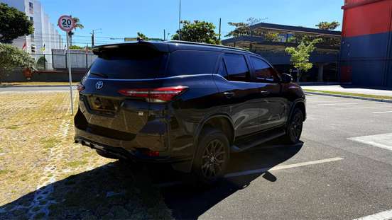 TOYOTA-HILUX SW4-2023