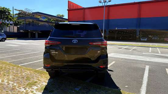TOYOTA-HILUX SW4-2023