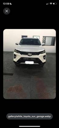 TOYOTA HILUX SW4 2.8 D-4D TURBO DIESEL SRX PLATINUM 7L 4X4 AUTOMÁTICO
