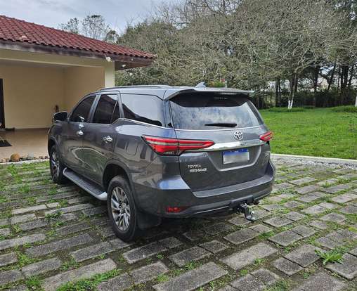 TOYOTA-HILUX SW4-2.8 D-4D TURBO DIESEL SRX PLATINUM 7L 4X4 AUTOMÁTICO TOYOTA-HILUX SW4-2024