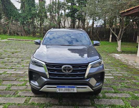 TOYOTA-HILUX SW4-2024