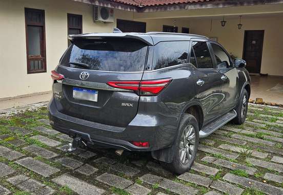 TOYOTA-HILUX SW4-2.8 D-4D TURBO DIESEL SRX PLATINUM 7L 4X4 AUTOMÁTICO TOYOTA-HILUX SW4-2024