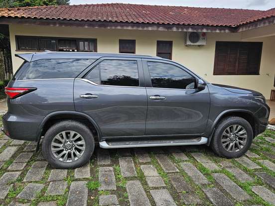 TOYOTA-HILUX SW4-2024