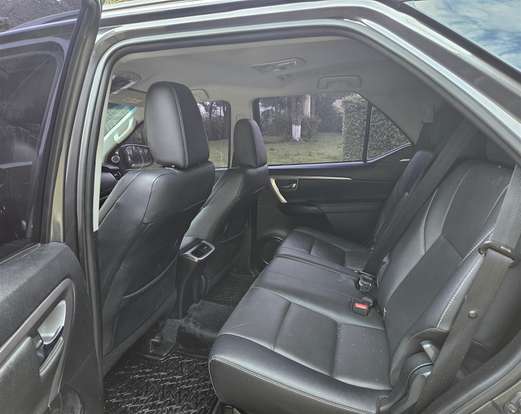 TOYOTA-HILUX SW4-2.8 D-4D TURBO DIESEL SRX PLATINUM 7L 4X4 AUTOMÁTICO TOYOTA-HILUX SW4-2024