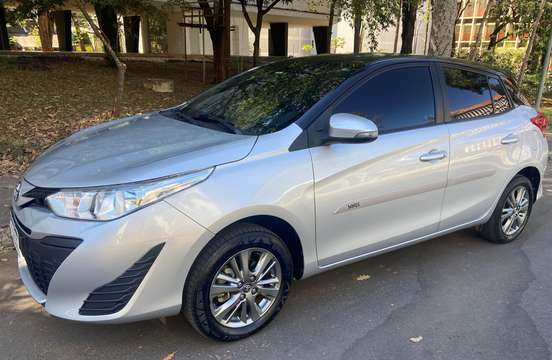 TOYOTA-YARIS-2019