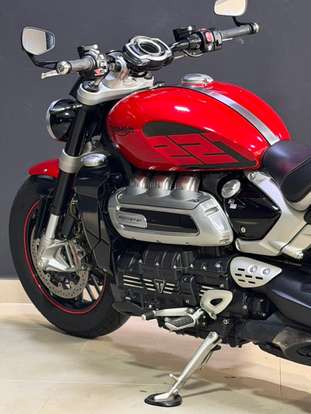 TRIUMPH-ROCKET III R-2020
