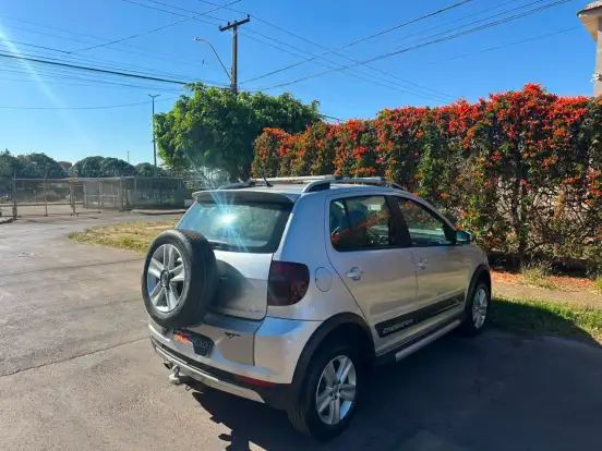 VOLKSWAGEN-CROSSFOX-2010
