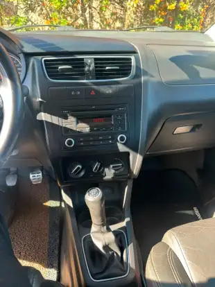 VOLKSWAGEN-CROSSFOX-2010