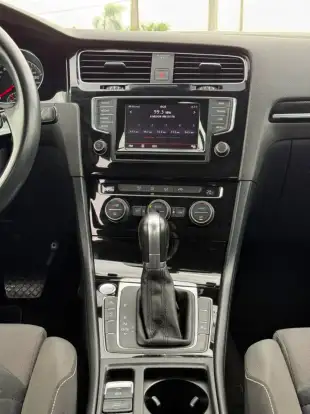 VOLKSWAGEN-GOLF-2014