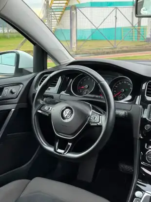 VOLKSWAGEN-GOLF-2014