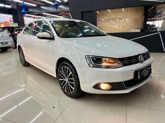 VOLKSWAGEN JETTA 2.0 TSI HIGHLINE 211CV GASOLINA 4P TIPTRONIC