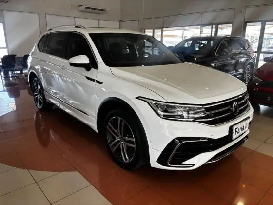 VOLKSWAGEN TIGUAN 2.0 300 TSI GASOLINA ALLSPACE R-LINE AUTOMÁTICO VOLKSWAGEN TIGUAN 2.0 300 TSI GASOLINA ALLSPACE R-LINE AUTOMÁTICO