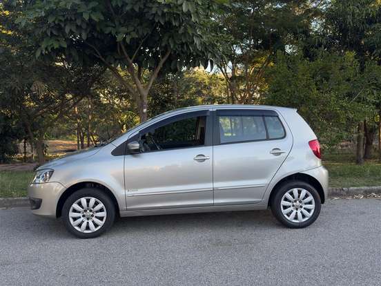 VOLKSWAGEN-FOX-1.6 MI SELEÇÃO 8V FLEX 4P AUTOMATIZADO VOLKSWAGEN-FOX-2013