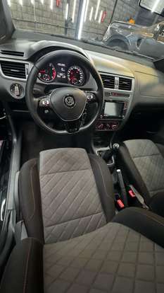 VOLKSWAGEN-FOX-2017