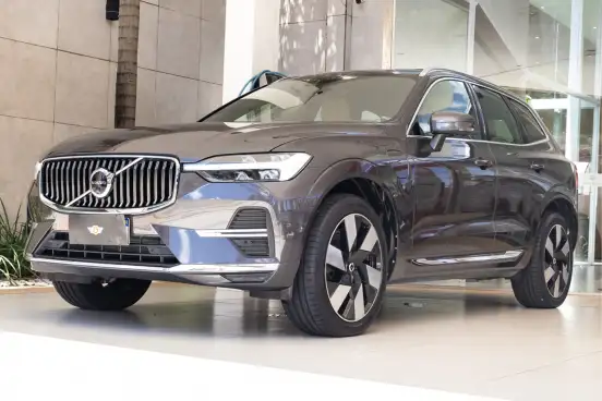 VOLVO-XC60-2023