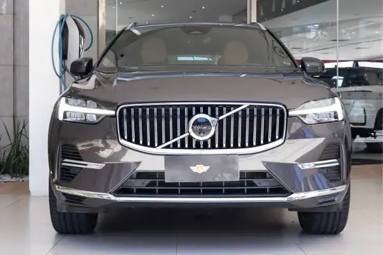 VOLVO-XC60-2023