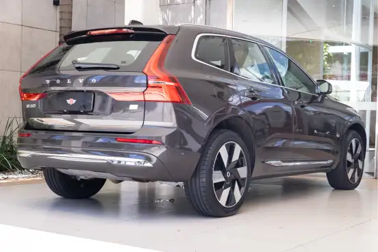 VOLVO-XC60-2023