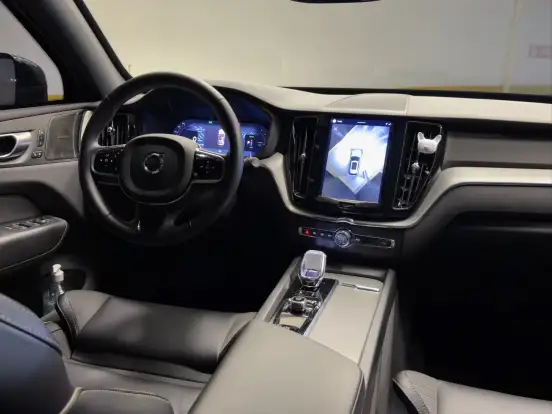 VOLVO-XC60-2023