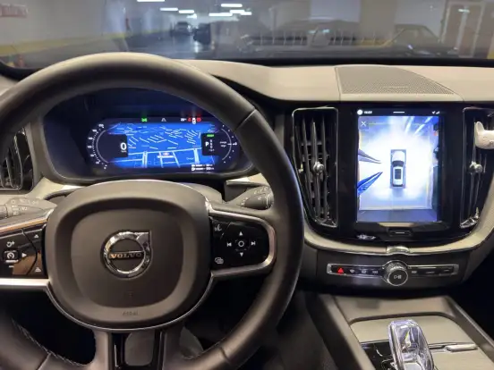 VOLVO-XC60-2023
