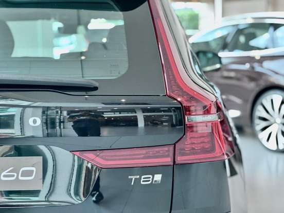 VOLVO-XC60-2025