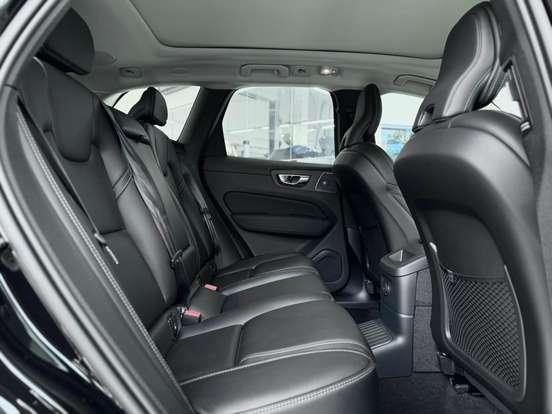 VOLVO-XC60-2025