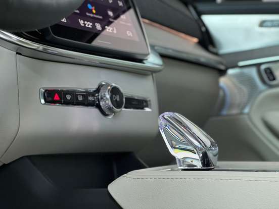 VOLVO-XC60-2025