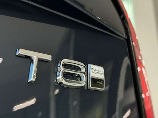 VOLVO-XC60-2025