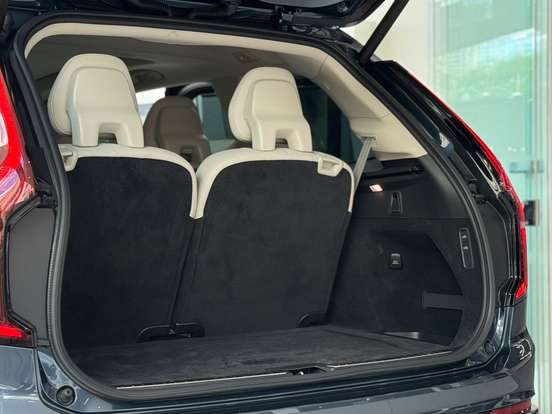 VOLVO-XC60-2025