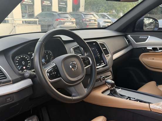 VOLVO-XC90-2019
