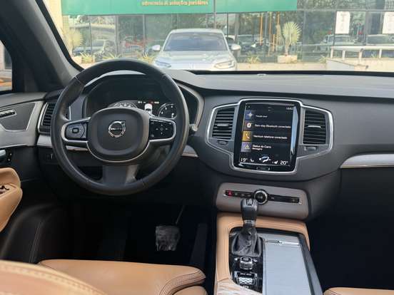 VOLVO-XC90-2019