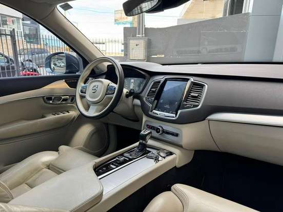 VOLVO-XC90-2018