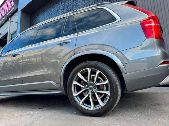 VOLVO-XC90-2018