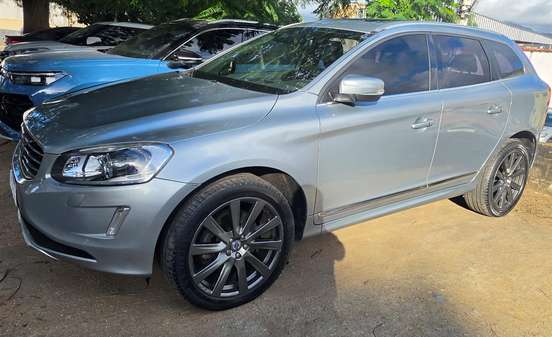 VOLVO-XC60-2015