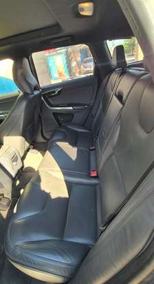 VOLVO-XC60-2015