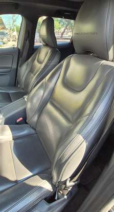 VOLVO-XC60-2015
