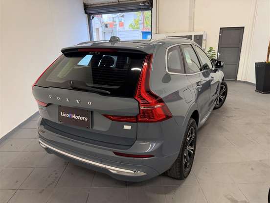 VOLVO-XC60-2021