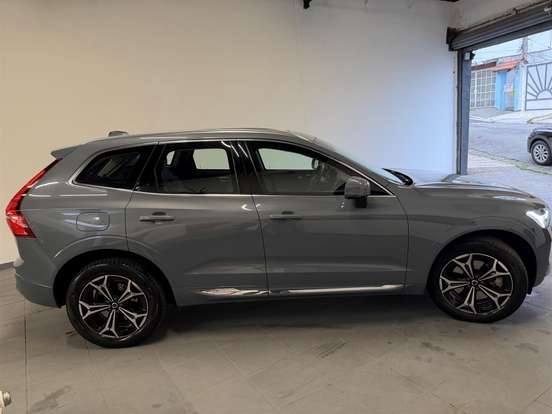 VOLVO-XC60-2021