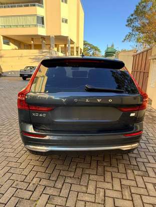 VOLVO-XC60-2024