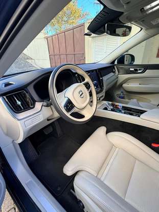 VOLVO-XC60-2024