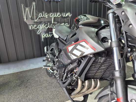 YAMAHA-XJ6 N-2014