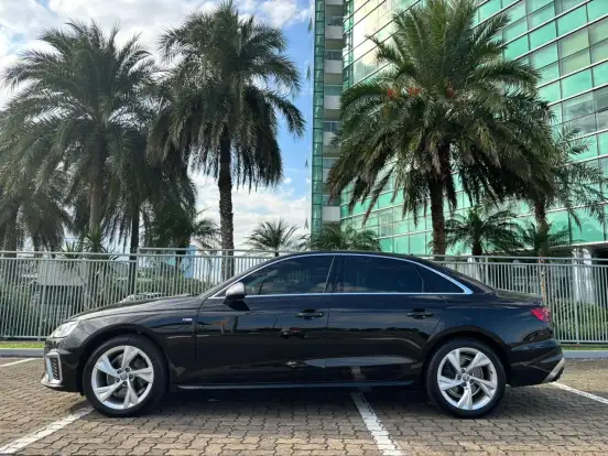 AUDI-A4-2020
