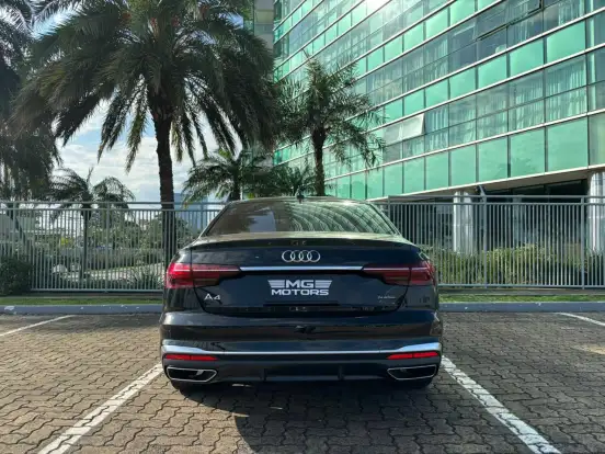 AUDI-A4-2020