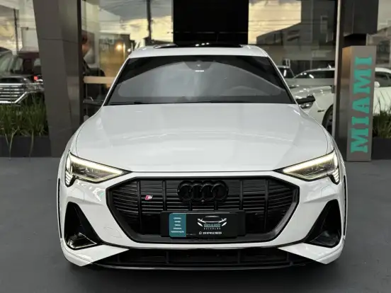 AUDI-E-TRON-2021