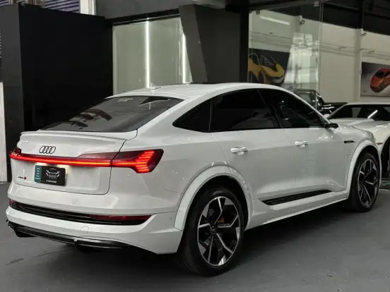 AUDI-E-TRON-2021