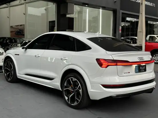 AUDI-E-TRON-2021